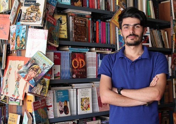 Հայոց լեզու ուսումնասիրած թուրք երիտասարդը հազվագյուտ գրքերի հավաքածու ունի