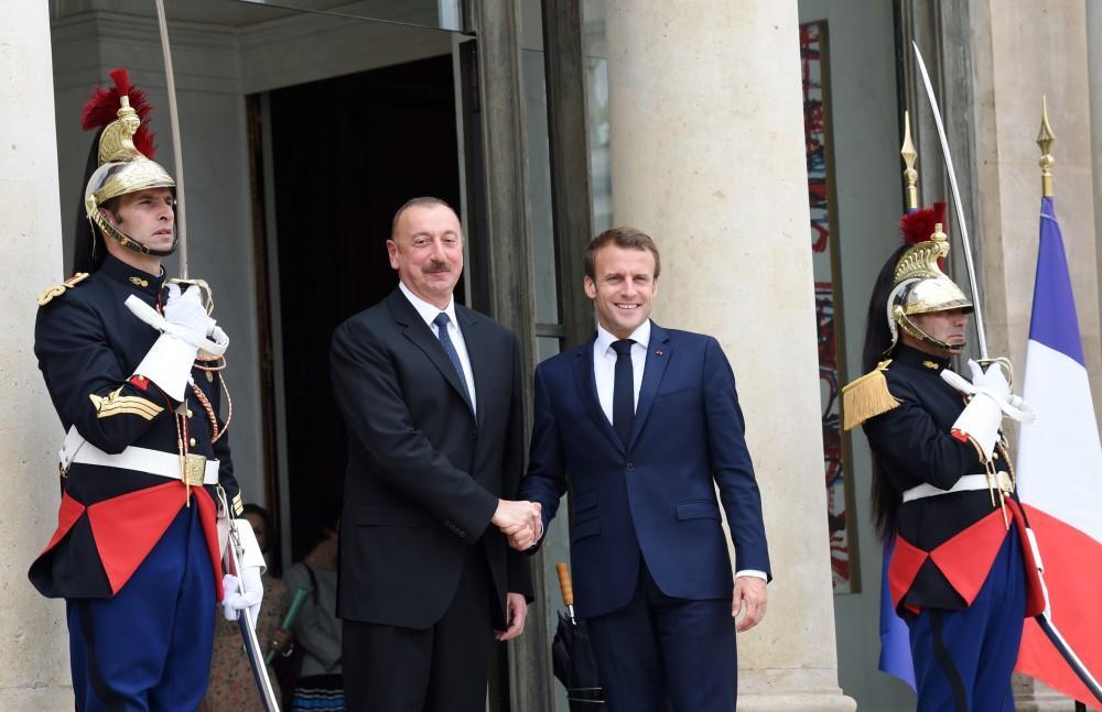 Macron ile Aliyev Karabağ ihtilafını ele aldı