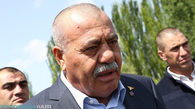 Tümgeneral Manvel Grigoryan'ın, Ejmiadzin fahri hemşerilik ünvanı iptal edildi