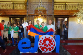 Ermeni okul öğrencileri, Rusya'daki Avrupa Enformatik Olimpiyatı'nda iki madalya kazandı