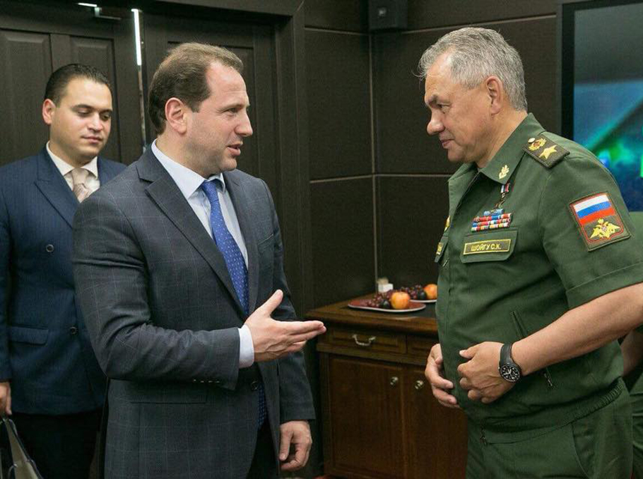 Ermenistan Savunma Bakanı, Azerbaycan sınırlarındaki durumu Rus mevkidaşıyla konuştu