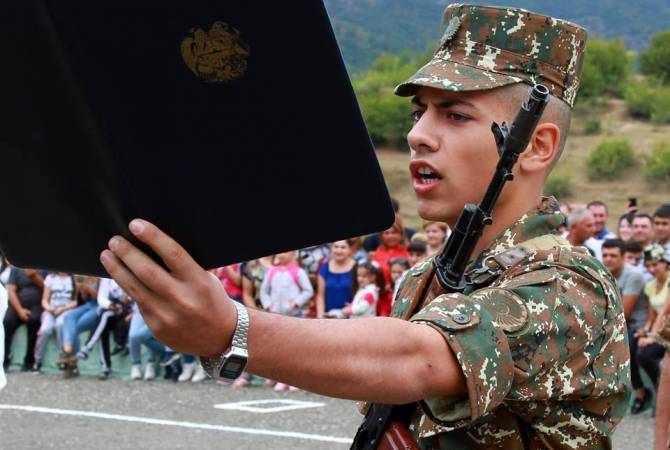 Ermenistan Başbakanı’nın oğlu askerlik yemini etti