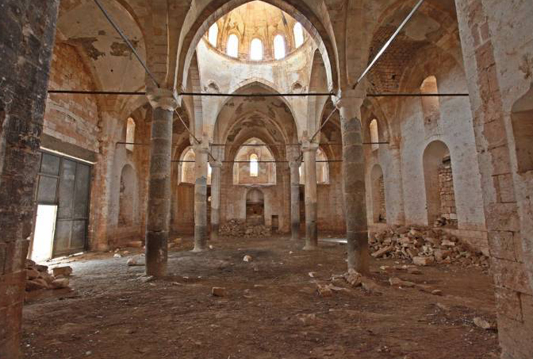 Germuş'teki tarihi Ermeni Kilisesi yıkımla karşı karşıya (fotoğraf)