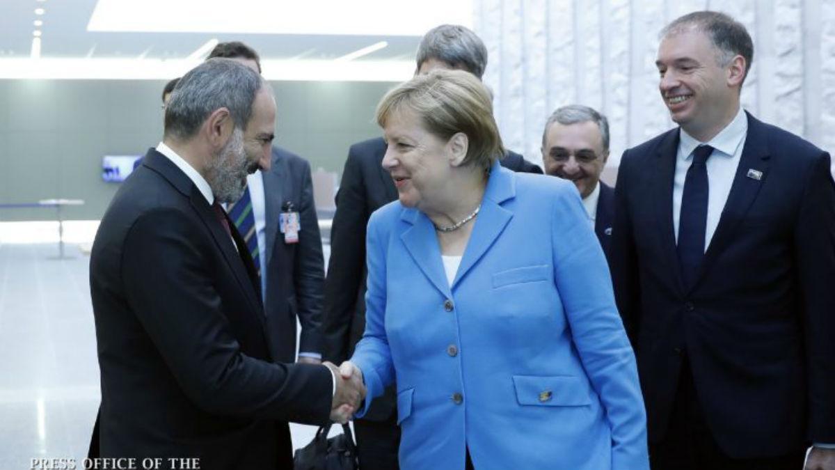 Almanya Başbakanı Angela Merkel bugün Ermenistan'ı ziyaret ediyor