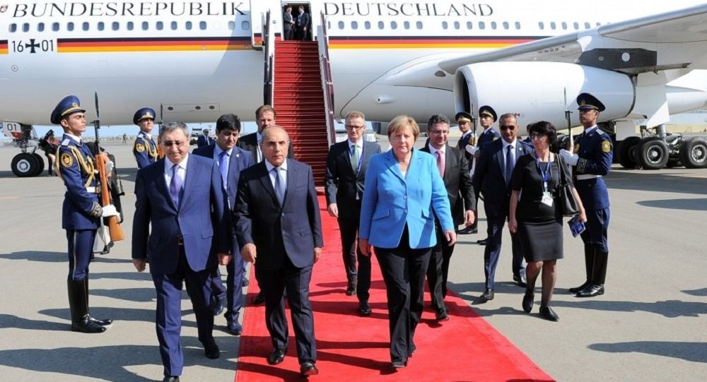 Merkel ile Aliyev, Karabağ ihtilafı konusunda görüş alışverişinde bulundu
