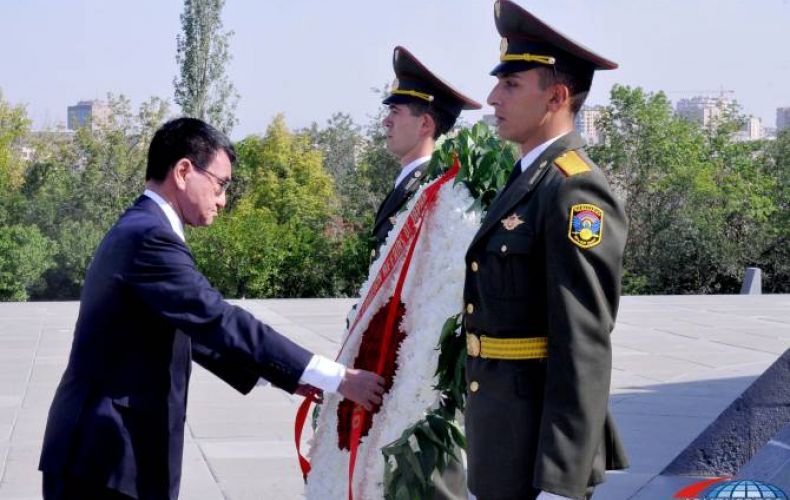 Japonya Dışişleri Bakanı, Ermeni Soykırımı'nın Anıt Kompleksi'ni ziyaret etti