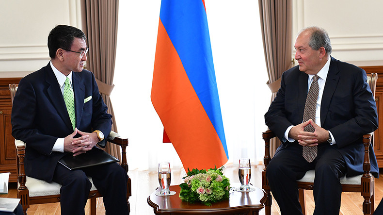 Ermenistan Cumhurbaşkanı ve  Japonya Dışişleri Bakanı bir araya geldiler