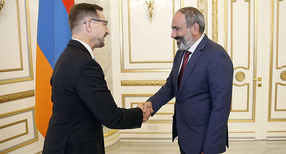 AGİT Genel Sekreteri Ermenistan Başbakanıyla görüştü