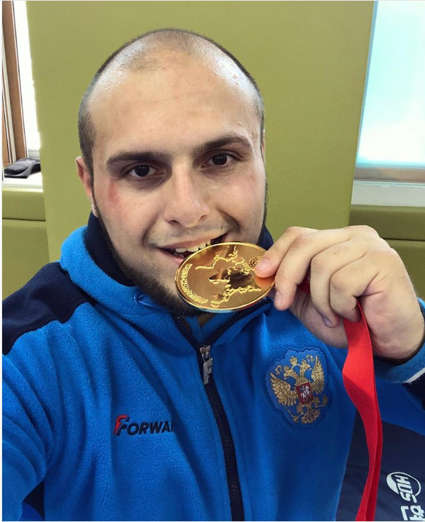 Ermeni güreşçi, Seul'daki Dünya Güreş Şampiyonası'nda altın madalya kazandı