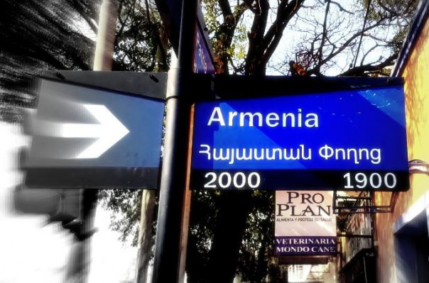 Arjantin’in Córdoba şehrin sokaklarında Ermenice levhalar yerleştirildi