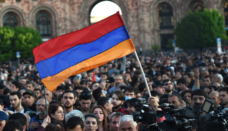 Euronews: Ermenistan'da gençler devrimden ne bekliyor?
