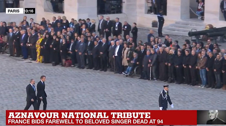 Charles Aznavour Paris’te milli törenle son yolculuğuna uğurlanıyor…(Canlı)