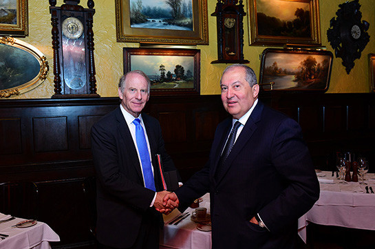 New York'ta Ermenistan Cumhurbaşkanı ünlü ABD'li diplomat Richard Haass'la bir araya geldi