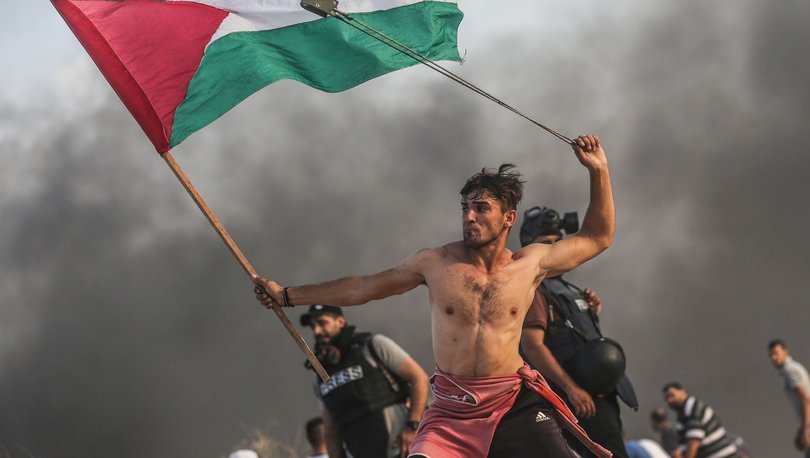 Gazze'deki gösterilerde çekilen fotoğraf, Delacroix'in "Halka Yol gösteren Özgürlük" tablosuna benzetildi