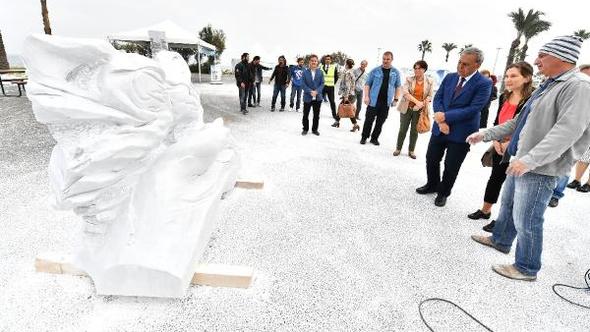 İzmir'de düzenlenen Uluslararası Heykel Çalıştayı’nda Ermenistan’in da temsilcisi var