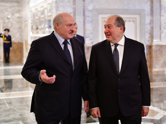 Sarkisyan-Lukaşenko görüşmesinde Azerbaycan’a silah satma konusu ele alındı