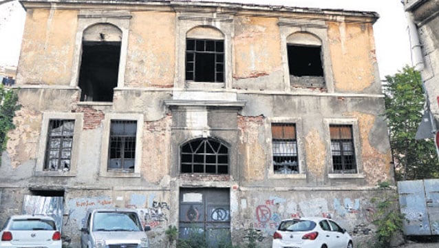 İstanbul'daki tarihi Khorenyan Ermeni ilkokolu restore edilerek otele dönüştürülebilir