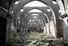 Որպես պահեստ, ախոռ և բրնձի գործարան օգտագործված հայկական եկեղեցին ավերման եզրին է (լուսանկարներ)