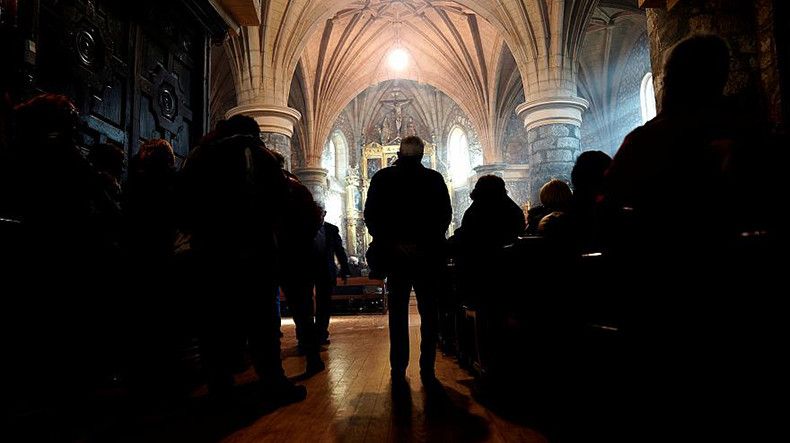 Ermeni aileyi sınır dışı edilmekten kurtarmak için Hollanda kilisesi bir ay durmadan ayin yapıyor