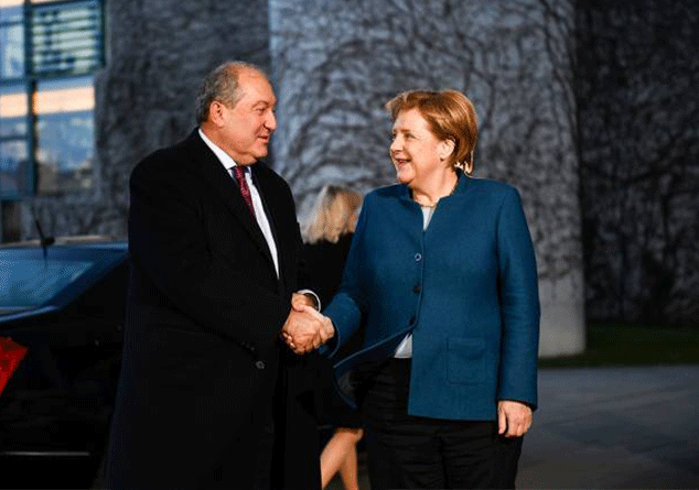 Ermenistan Cumhurbaşkanı, Berlin'de Almanya Başbakanı ile bir araya geldi