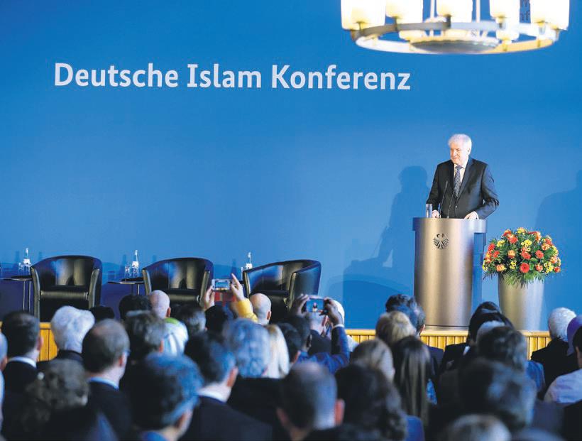 Almanya'da düzenlen İslam Konferansı’nda domuz eti skandalı