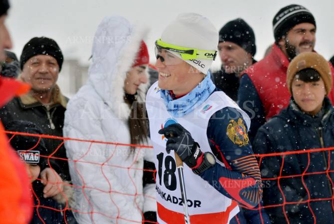 Ermeni kayakçı Finlandiya'da altın madalya kazandı
