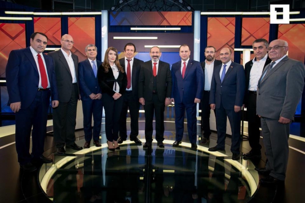 Ermenistan’da parti ve ittifak liderleri seçimden önce son TV düellosuna çıktı