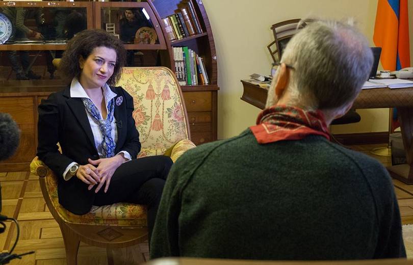 Nikol Paşinyan’ın eşi Anna Hakobyan ''Al Jazeera''ya Kadife Devrimi anlattı