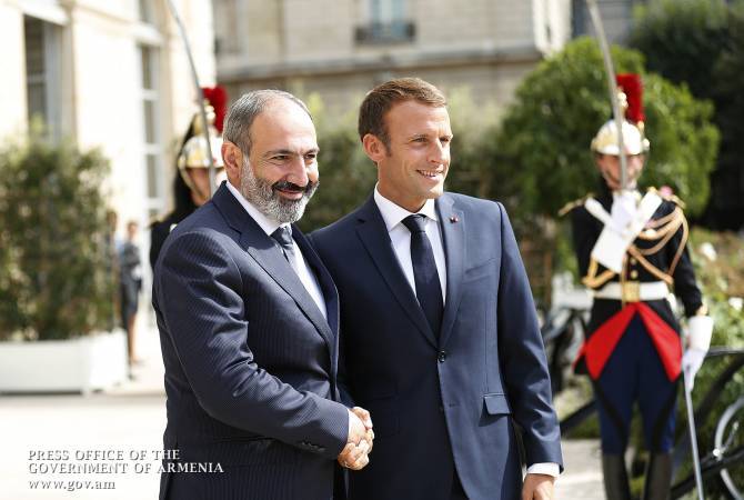 Macron’dan Paşinyan’a seçimlerde kazandığı zaferden dolayı tebrik mesajı