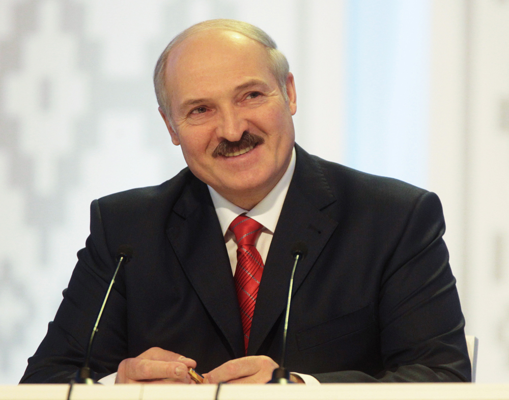 Lukaşenko Paşinyan'ın davetini bekliyor