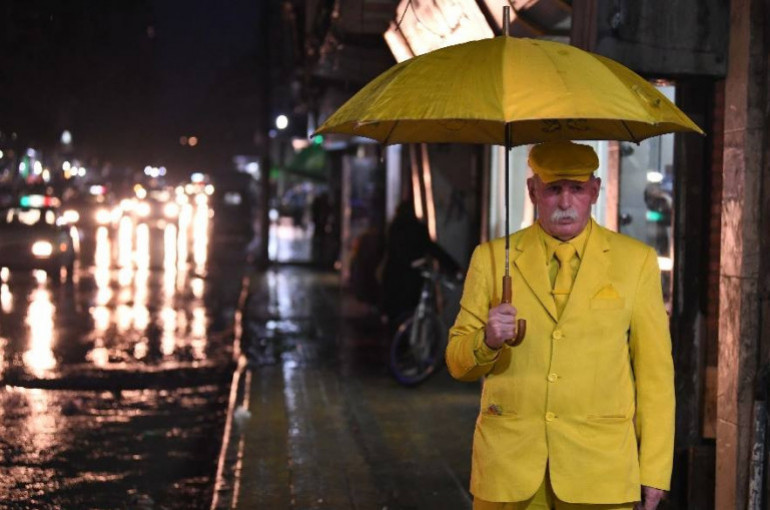 Halep’in ‘Sarı adamı’ 35 yıl boyunca sadece sarı giyiniyor (Fotoğraflar)