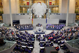 Bundestag milletvekili Azerbaycan’dan para aldığı için uyarıldı
