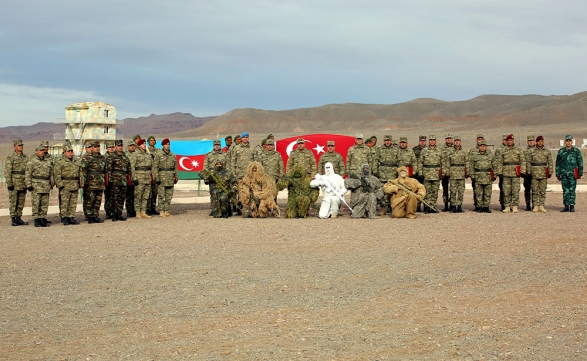 Türk askeri eğitmenler Azerbaycan'lı keskin nişançıları eğitti