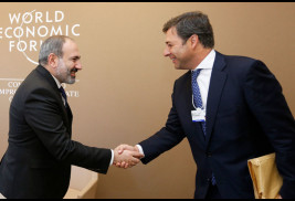 Paşinyan, Davos'ta uluslararası yatırımcılar ile Ermenistan projelerini görüştü