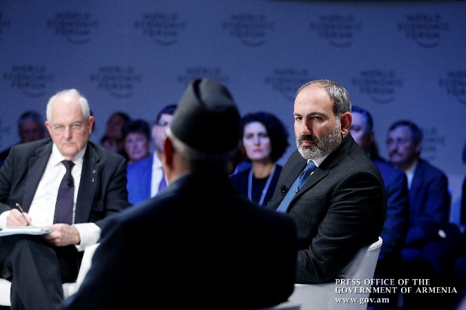 Davos Zirvesi'ne katılan Paşinyan İsviçre’de bir dizi temaslarda bulundu