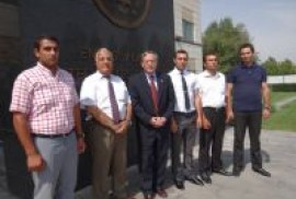 ABD Büyükelçisi Ermenistan Yezidi topluluğu ile lrak Yezidilerinin durumunu görüştü