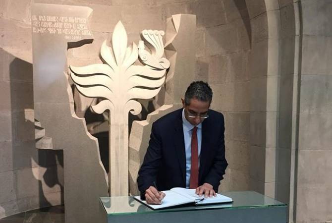 Kıbrıs Savunma Bakanı Ermeni Soykırımı anıtı ve müzesini ziyaret etti