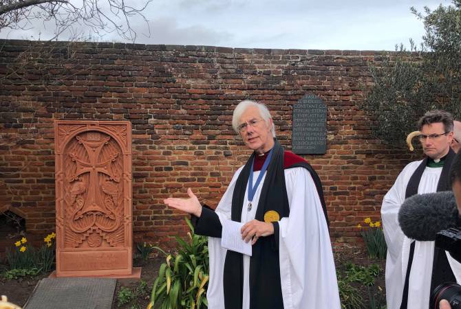 İngiltere'nin dini merkezi Canterbury'de Ermeni Soykırımı'nın anısına bir haçkar yerleştirildi