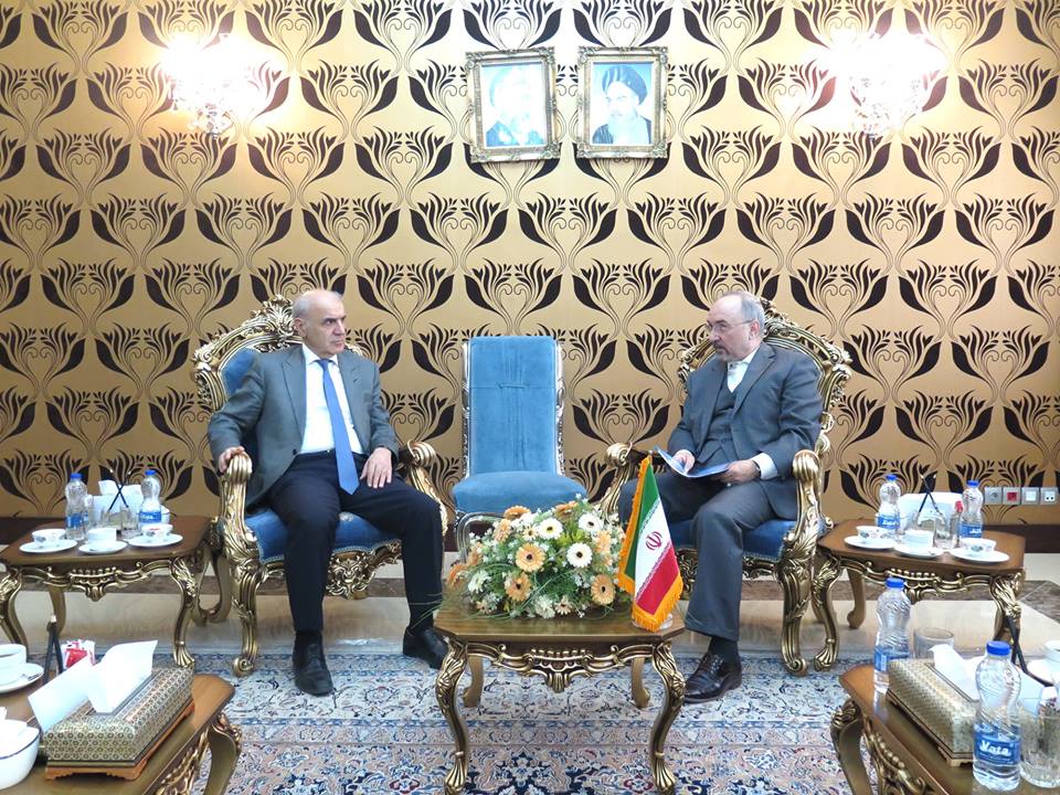Ermenistan’ın İran elçisi, Mohammad Khazaee ile Ermenistan-İran ekonomik ilişkileriyle ilgili son gelişmelerini ele aldı
