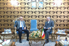 Ermenistan’ın İran elçisi, Mohammad Khazaee ile Ermenistan-İran ekonomik ilişkileriyle ilgili son gelişmelerini ele aldı
