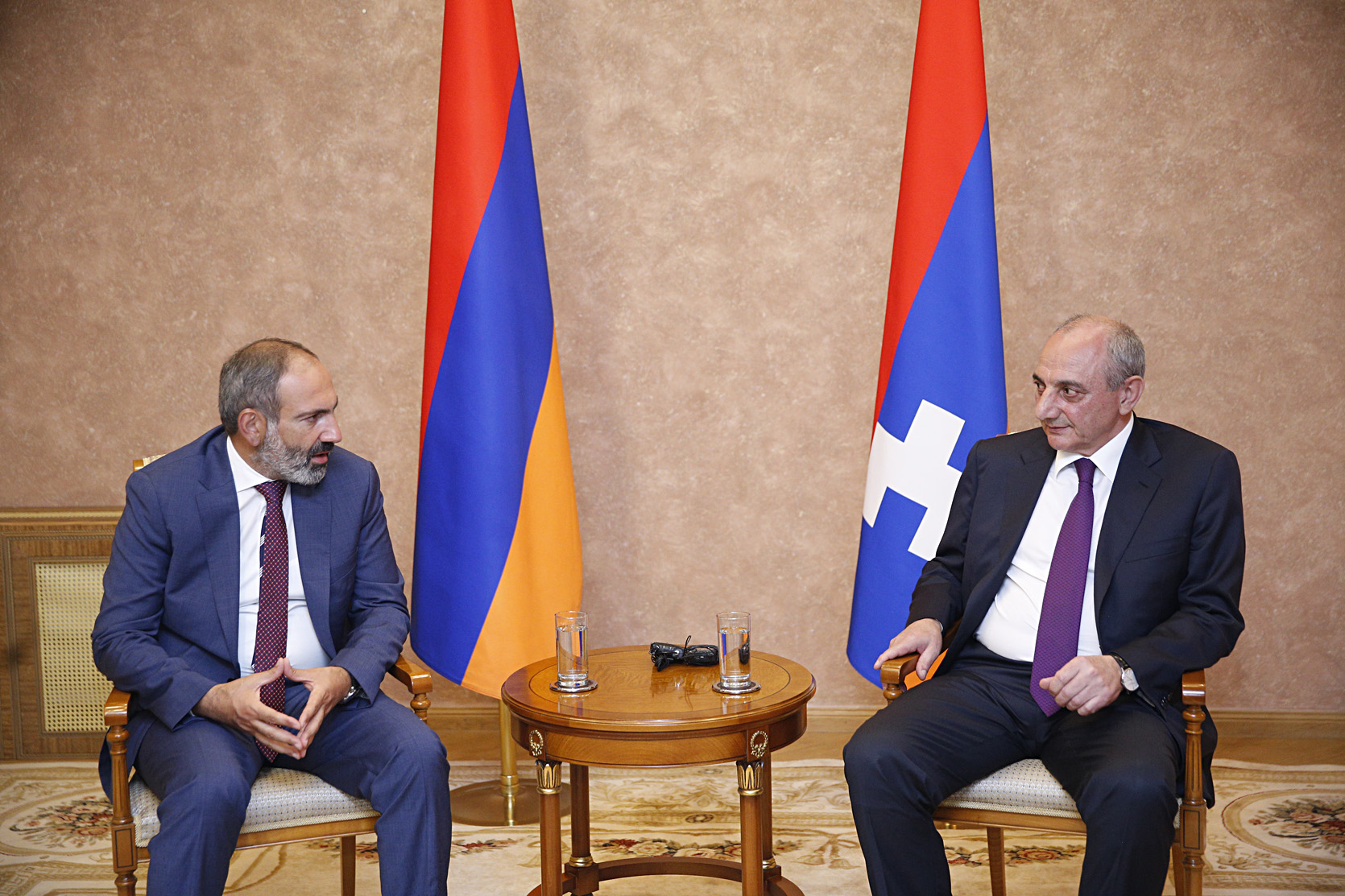 İki Ermeni devlet liderleri özel görüşme gerçekleştirdi