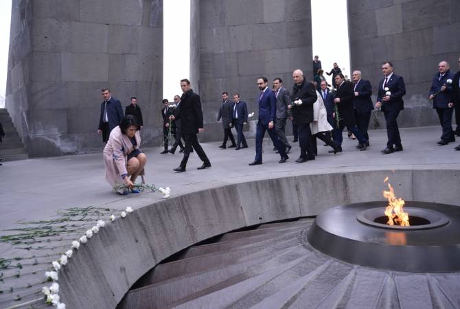 Gürcistan Cumhurbaşkanı Salome Zurabişvili, Ermeni Soykırımı Anıt Kompleksi’ni ziyaret etti