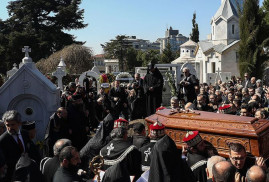 Türkiye Ermenileri Patriği Mesrob Mutafyan son yolculuğuna uğurlandı (foto)