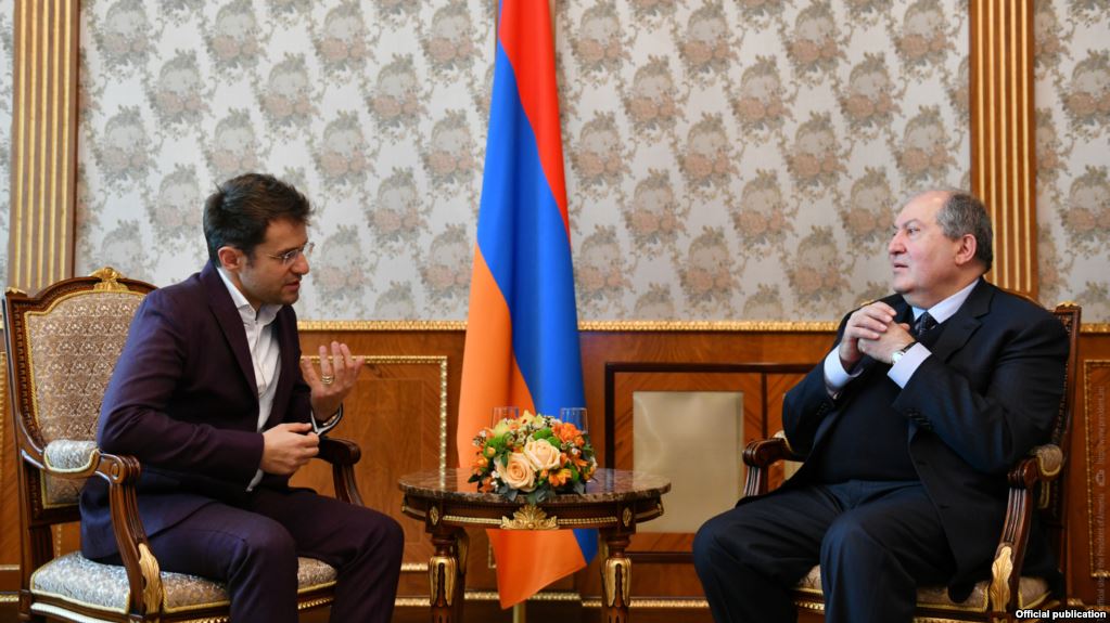 Ermenistan Cumhurbaşkanı Satranç Dünya Şampiyonu Levon Aronyan'ı kabul etti