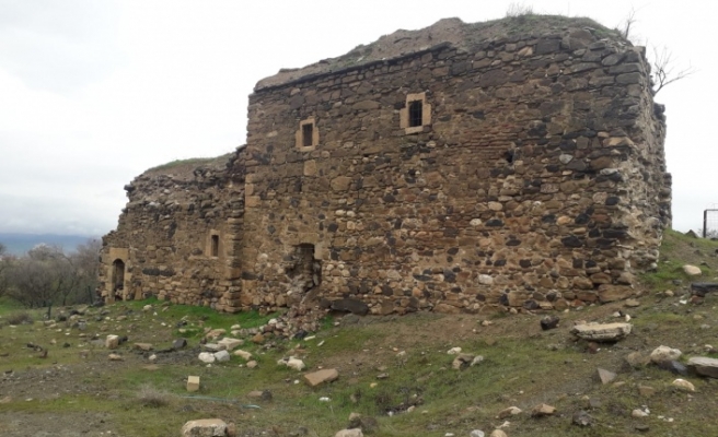 Elazığ’da 1500 yıllık tarihi Surp Kevork Ermeni Manastırı kaderine terk edildi
