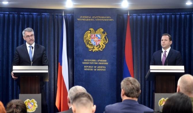Ermenistan ve Çek Cumhuriyeti arasında askeri-teknik işbirliği anlaşması imzalandı