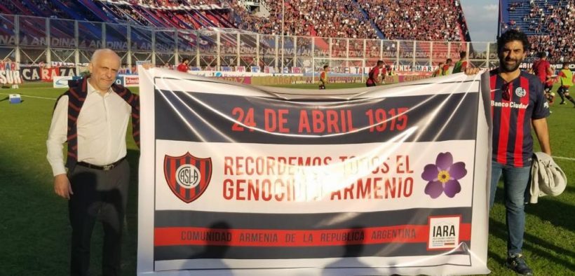 Arjantin’de Futbol maçı başlamadan önce Ermeni Soykırımının kurbanlarına saygı duruşunda bulundular