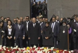 Ermenistan devlet adamları Ermeni Soykırımı anıtında saygı duruşunda bulundu