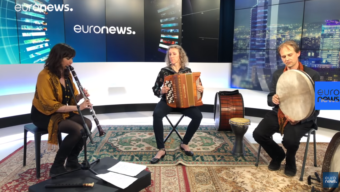 Müzisyen Carole Marque-Bouaret, Ermeni ve Türkçe şarkılarıyla barış mesajı yayınlıyor