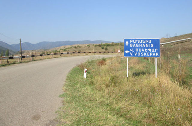 Azerbaycan ordusu Bağanis-Voskepar köylerine doğru yine ateş açtı